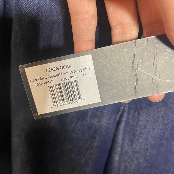 NWT Ceren Ocak Low waist pleated pant in navy blue - Picture 10 of 14